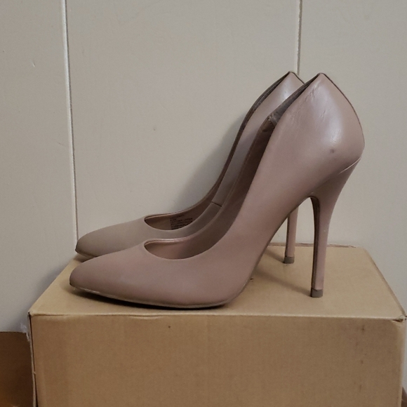 Shoes - Picture 2 of 4